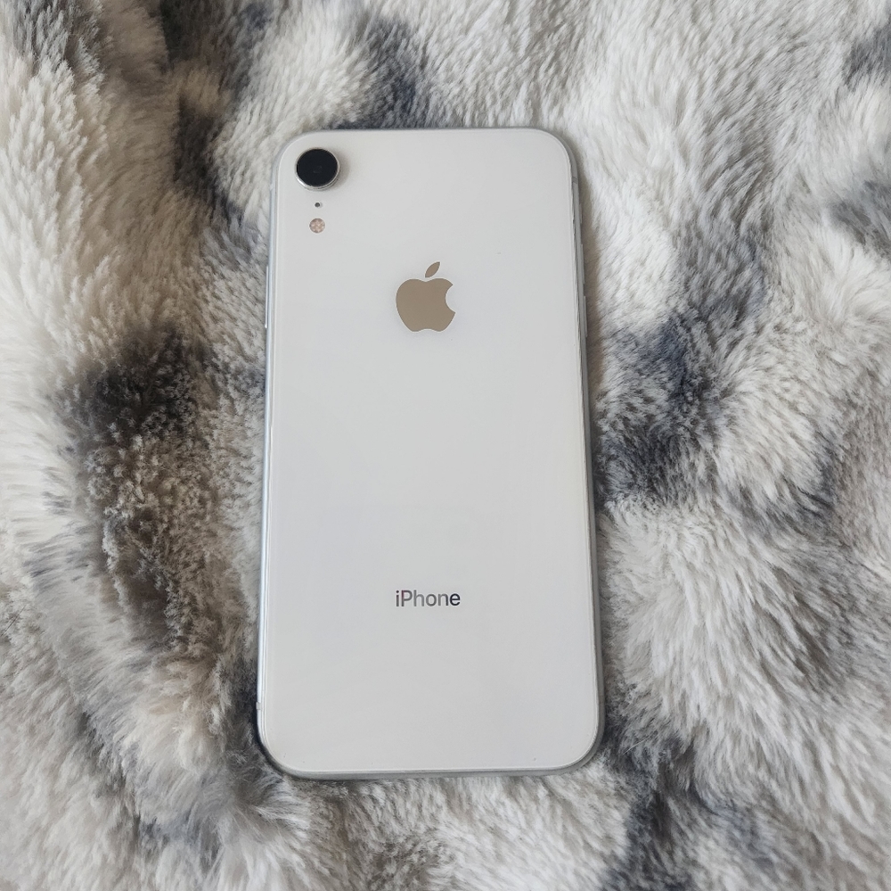 White Iphone XR